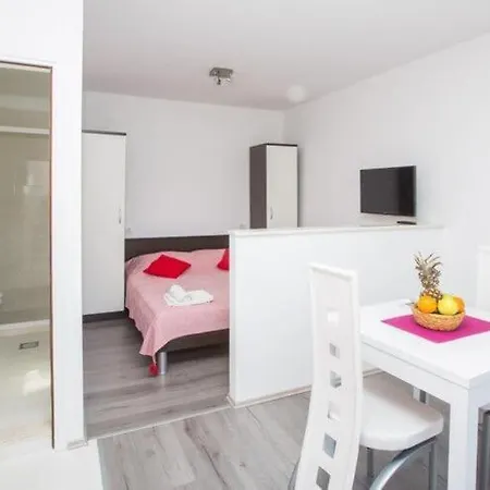 Apartament Roza - With Balcony *