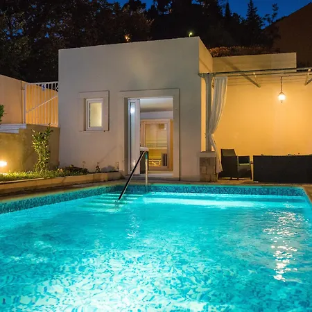 Roza - With Balcony Διαμέρισμα